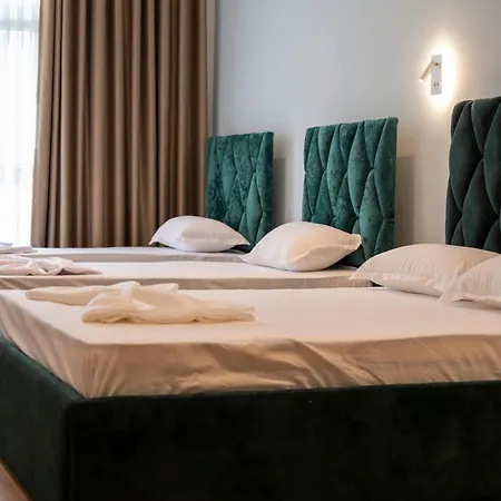 Leo Hotel
