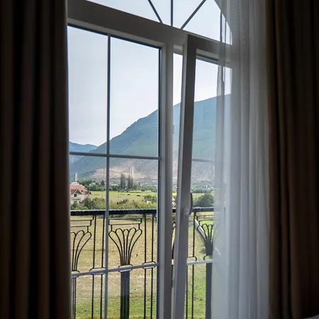 Leo Hotel