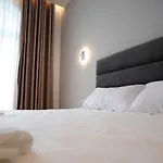 Leo *