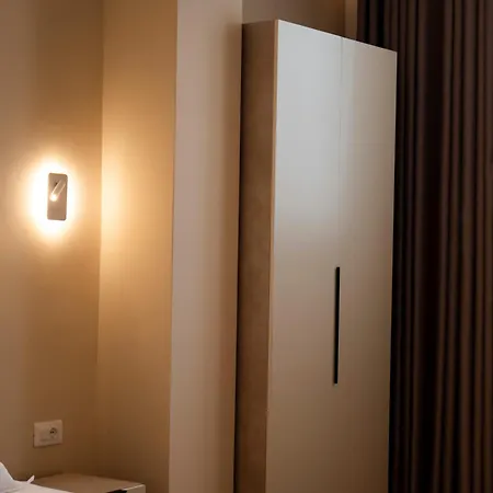 Hotel Leo