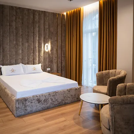 Leo Hotel *